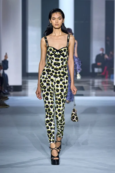 Look 8
